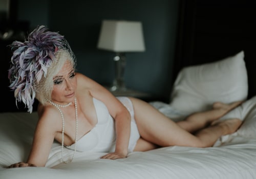 Creating a Cohesive Look with Accessories and Props: How to Elevate Your Boudoir Photoshoot